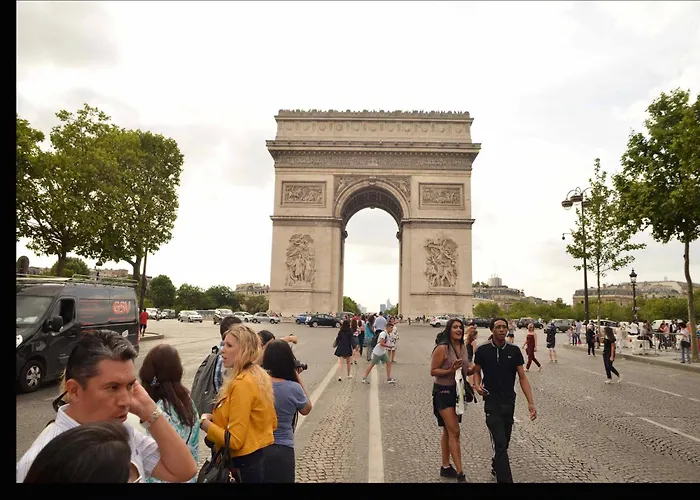 Champs Elysees Apartment 4